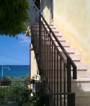 Casa Plaja Degli Uccelli Apartment